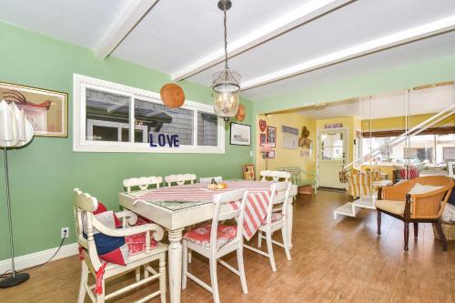 319 Coronado in Newport Beach, USA