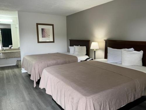 Camden West Inn in Lugoff, USA