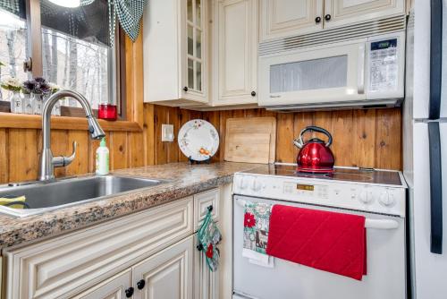 Secluded Poconos Cabin with Big Bass Amenities! - image 13