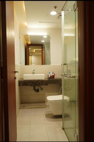 DHA Gold Crest Mall 1 bedroom luxurious apartment - image 5
