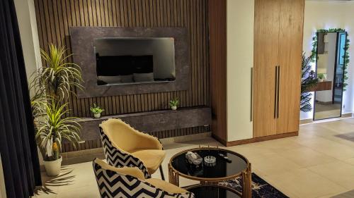 Penta Square - Modern Studio - image 5