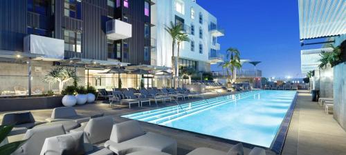 Cozy Oasis in West Hollywood! Free Parking and Swimming pool in Los Angeles, USA