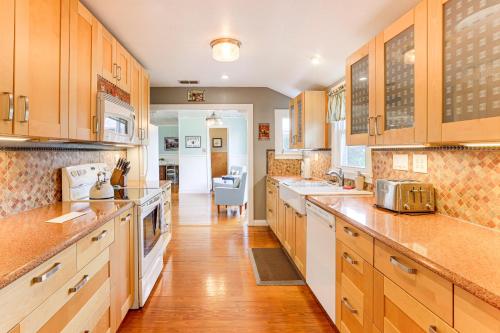 Boathouse and Dock Riverfront Dunnellon Getaway! in Dunnellon, USA