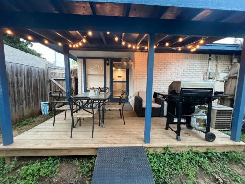 2 Bedroom Duplex with King Suite near AT&T Stadium in Arlington, USA