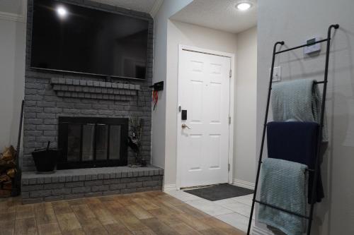 2 Bedroom Duplex with King Suite near AT&T Stadium in Arlington, USA