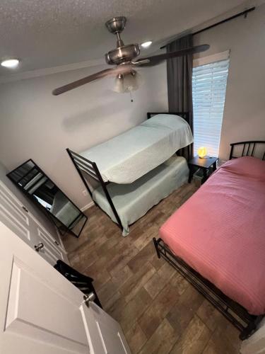 2 Bedroom Duplex with King Suite near AT&T Stadium in Arlington, USA