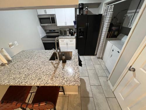 2 Bedroom Duplex with King Suite near AT&T Stadium in Arlington, USA