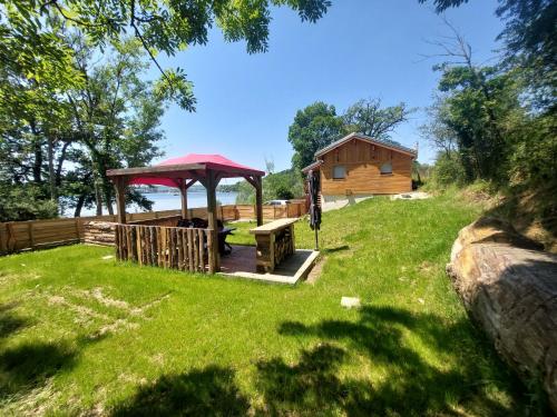 Le Chalet de la Femme du Pêcheur gîte à louer Lecey