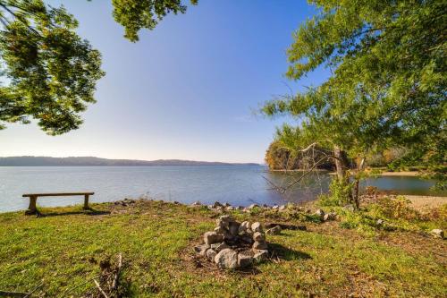 Home in Waterloo Walk to Pickwick Lake with Fishing - image 12