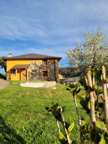  Casa el Fanoso in Luarca