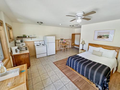 . Rocky Mountain Inn