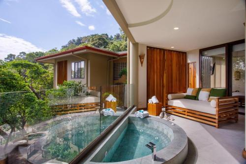 Arenas Del Mar Beachfront & Rainforest Resort in Quepos
