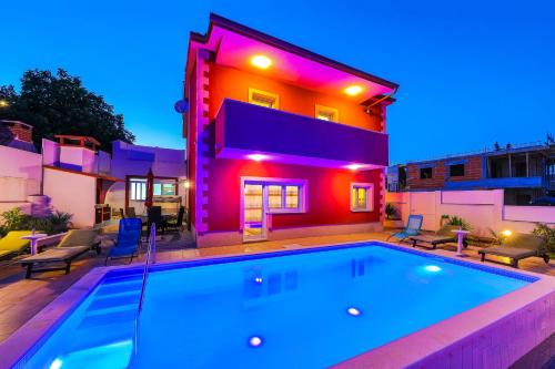 Seaside house with a swimming pool Businci Ciovo - 11882