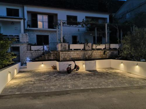 Apartments by the sea Trpanj Peljesac - 16004