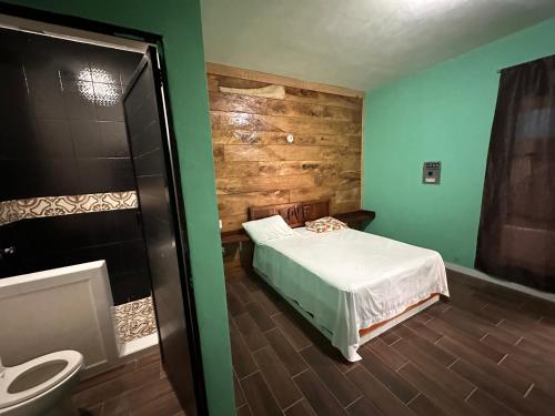 Auto hotel el Búho in Manlio Fabio Altamirano, Mexico