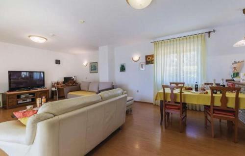 One-Bedroom Apartment with Terrace image 2