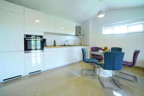 virtuve, Apartments with parking space Sinj, Zagora - 23403 in Karakašica