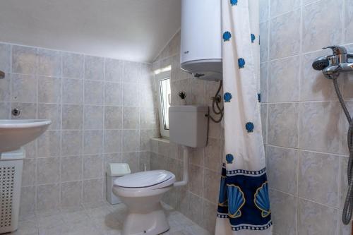 One-Bedroom Apartment with Balcony and Sea View image 9