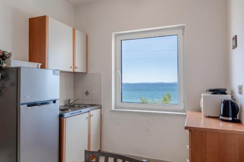 One-Bedroom Apartment with Balcony and Sea View image 6