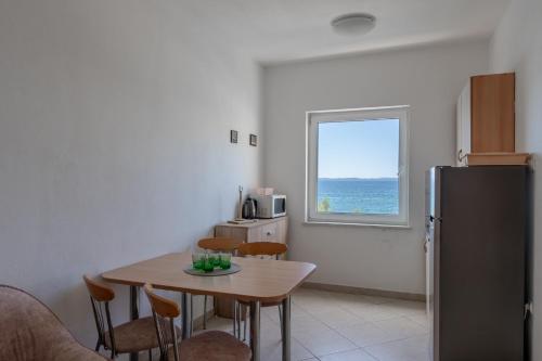 One-Bedroom Apartment with Balcony and Sea View image 2