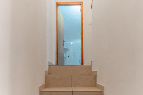 One-Bedroom Apartment with Balcony and Sea View image 7