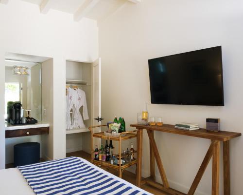 575214048 Hotel Ynez