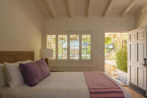575214061 Hotel Ynez