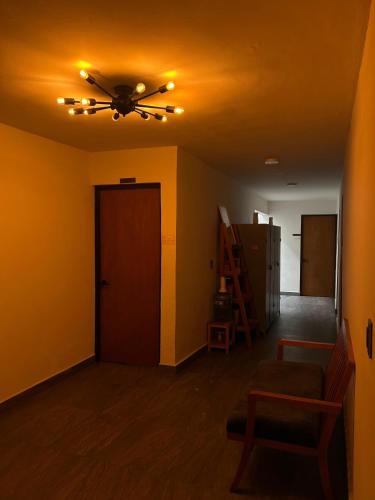 El salto de Camela Hostal - Cumburinos