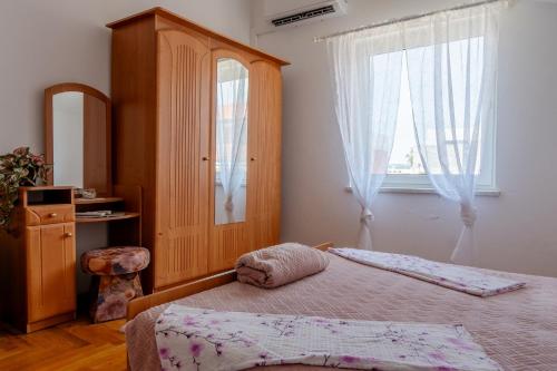 One-Bedroom Apartment with Balcony and Sea View image 8