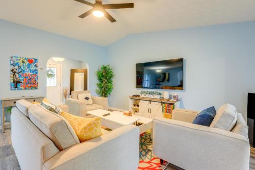 Beachy Port St Lucie Home with Hot Tub and Fire Pit! in Port Saint Lucie, Vereinigte Staaten von Amerika