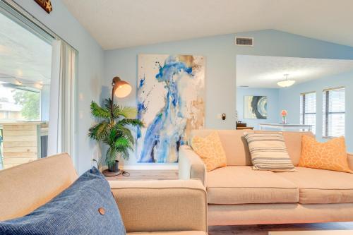 Beachy Port St Lucie Home with Hot Tub and Fire Pit! in Port Saint Lucie, USA