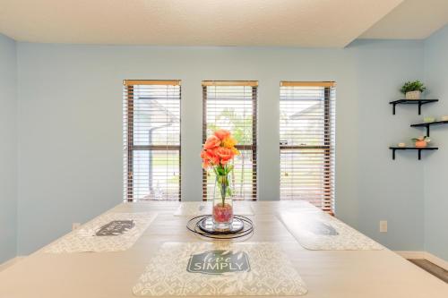 Beachy Port St Lucie Home with Hot Tub and Fire Pit! in Port Saint Lucie, USA