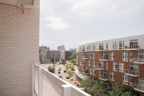 Flexhome East Side 1BR R1 - Brady Fiserv Balcony in Milwaukee, USA