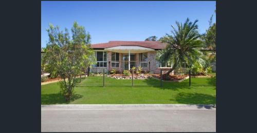 Peaceful, Pet Friendly Home - Medium to Large Pets Only