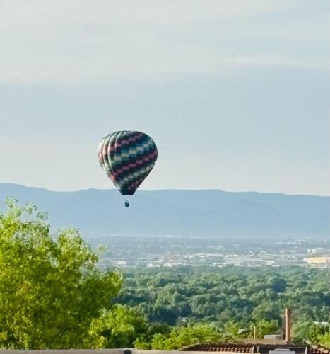 Gusto Retreat Modern Serenity - An Irvie Home