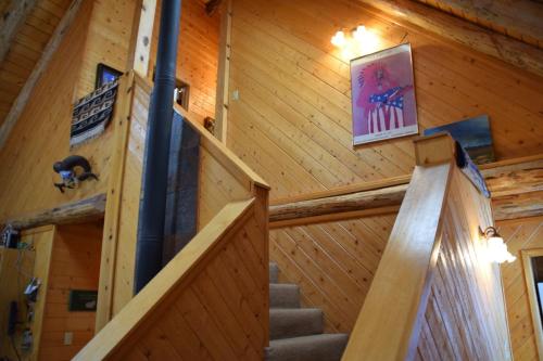 Hidden Valley Heaven - WiFi - Satellite - Washer - Dryer - Wood Stove - Semi-Secluded - Quiet Neighborhood - Beautiful Views in Red River, USA