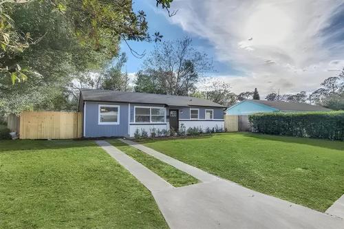 Contemporary Haven Stylish and Comfortable Space Contemporary Haven Stylish and Comfortable Space