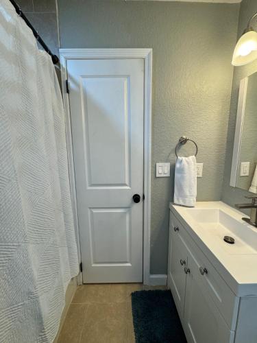 Contemporary Haven Stylish and Comfortable Space Contemporary Haven Stylish and Comfortable Space