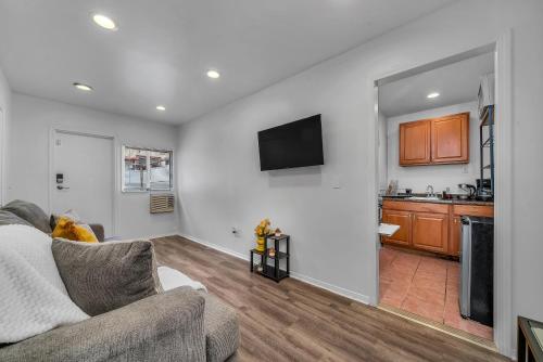 Cozy 1-Bedroom With Outdoor Seating Area Close to West Hollywood, Los Angeles (fotografie 2)