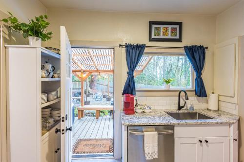 Cozinha, Cozy cabin on the Olympic Peninsula, Hot Tub in Port Angeles
