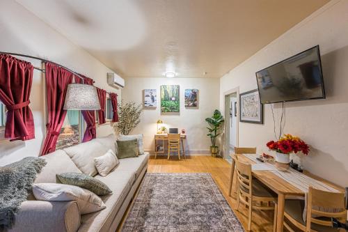 Sala de estar/TV partilhada, Cozy cabin on the Olympic Peninsula, Hot Tub in Port Angeles