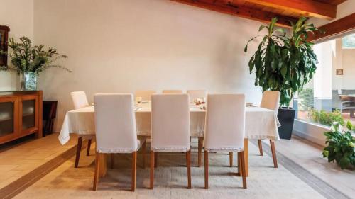 Casa Male Beautiful House in Avandaro with Garden in Valle de Bravo, Mexico