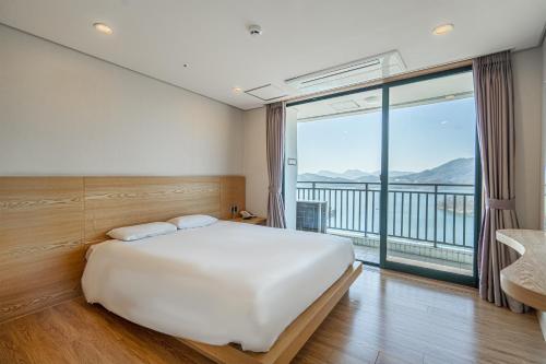 Cheongpung Resort Room Type - Deluxe Double Room - Mountain View