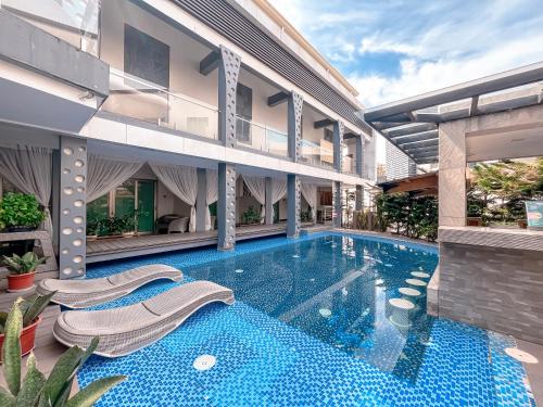 Zwembad, Eloisa Royal Suites in Cebu