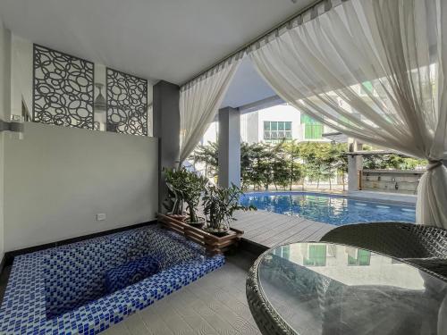 Eloisa Royal Suites