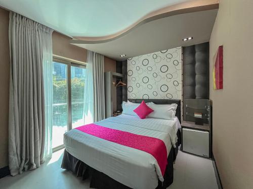 room detail thumbnail 0