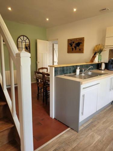 La petite maison gîte à louer Le Trait