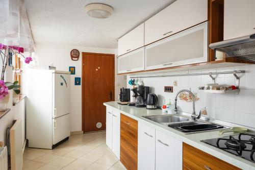 Sea Breeze - image 9