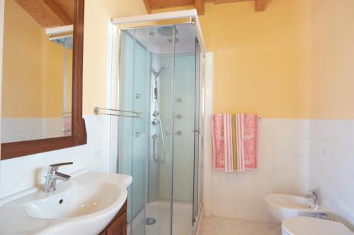 Duša, Baita Gabriele con Terrazzo e Vista Lago per 4 Persone in Aurano
