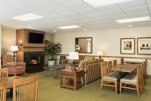 Country Inn & Suites by Radisson, Peoria North, IL